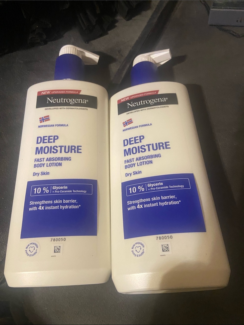 Neutrogena Deep Moisture Body Lotion — White with Blue top New! Dry skin 13 oz